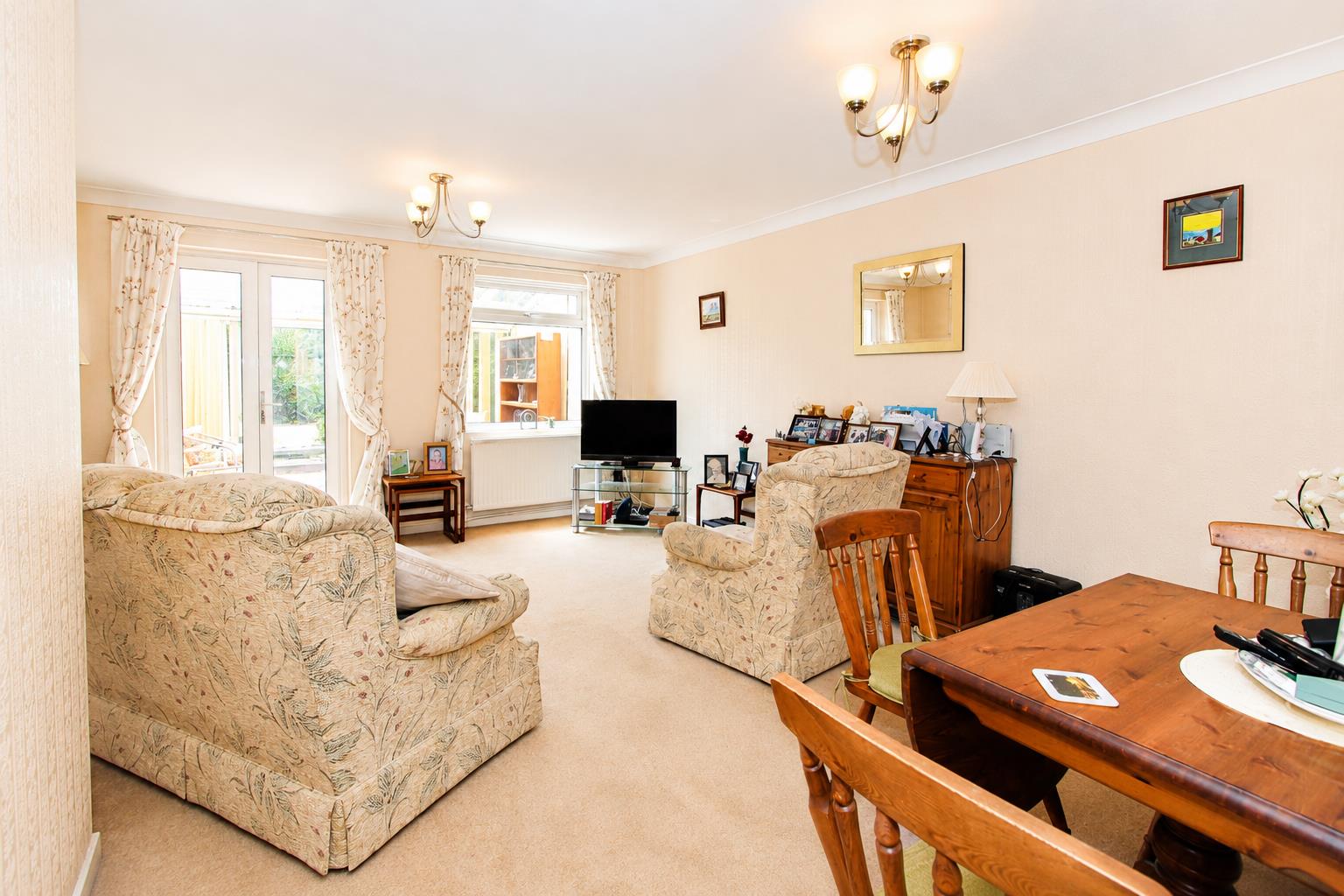 3 bed property in Mariette Way, Wallington